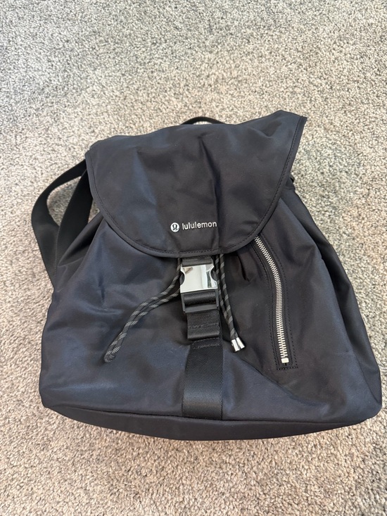 lululemon drawstring backpack Center-Zip Hiking  and other daily essentials in this drawstring backpack Lululemon athletica Drawstring Bucket Backpack